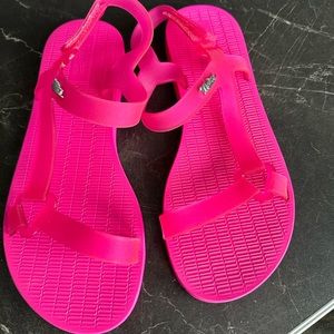 Melissa Sun Downtown hot pink sandals